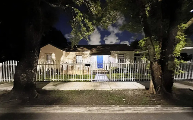 Charming House with Free Parking