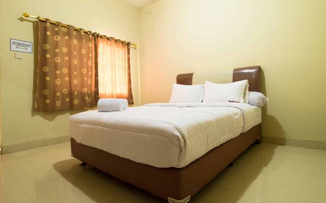 Reddoorz Near TMII