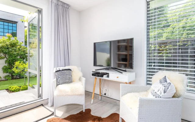 Riverside 1-Bed Apt - in the heart of the city