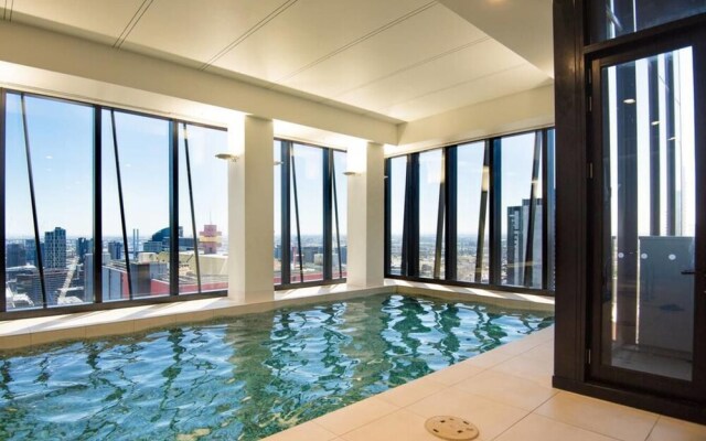 Stunning 2 Bed On Collins With Pool In Southern Cross