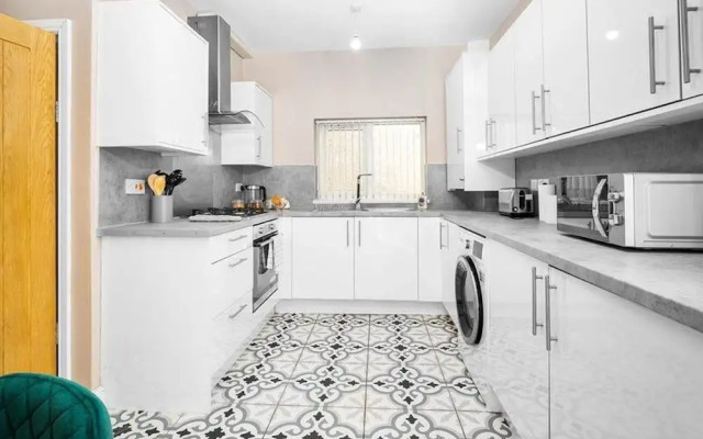 Cosy 3-bed House in Birmingham With Free Parking