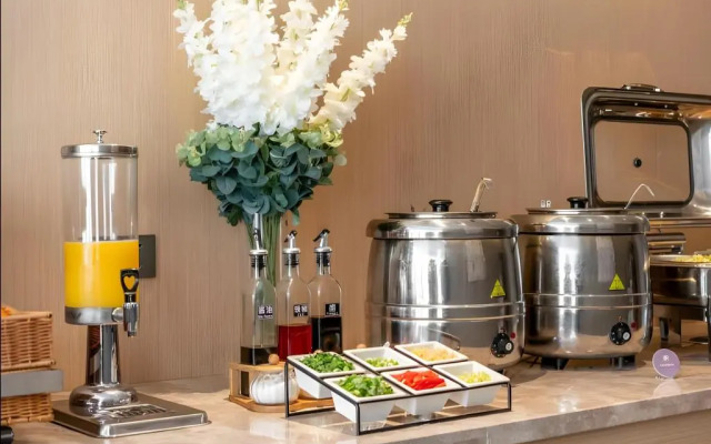 Home Inn (Xiamen Railway Station East Hubin Road)