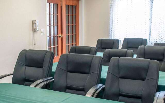 Quality Inn & Suites South Bend Airport