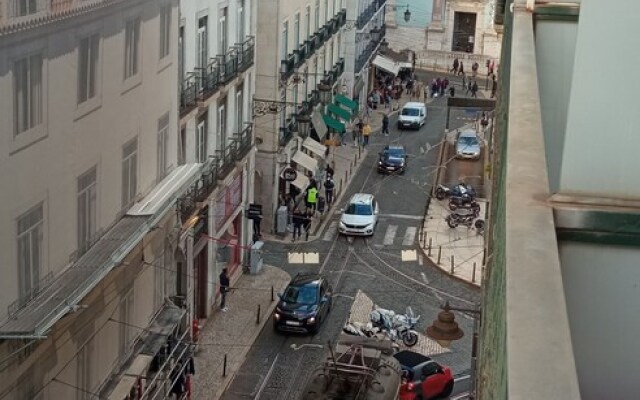 Happy @ Chiado