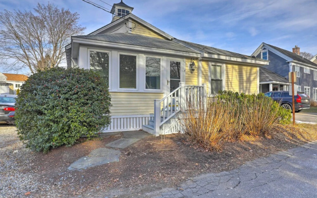Kennebunk Cottage w/ Yard < 1 Mi to Beach!