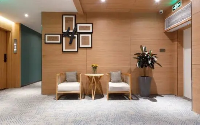 RANZ Lanz Hotel Shenzhen Vanke Yuncheng (Xili Subway Station)