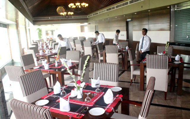 Hotel X