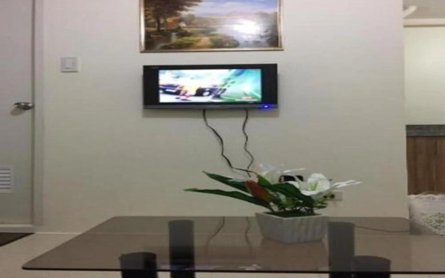 Urban Deca Tondo Manila by Gracey's Place Unit 3