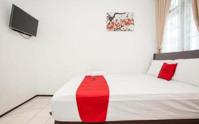 RedDoorz near Sanan Malang