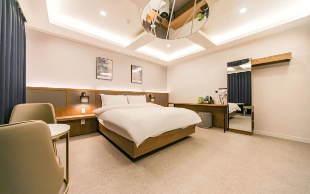 Dongchon Amusement Park Gallery Hotel