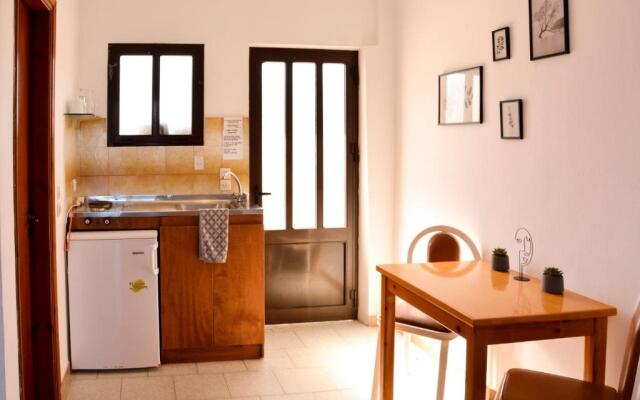 Mejanis Apartments by Corfuescapes
