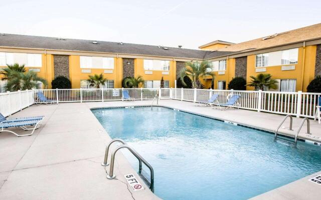 Sleep Inn Near Outlets
