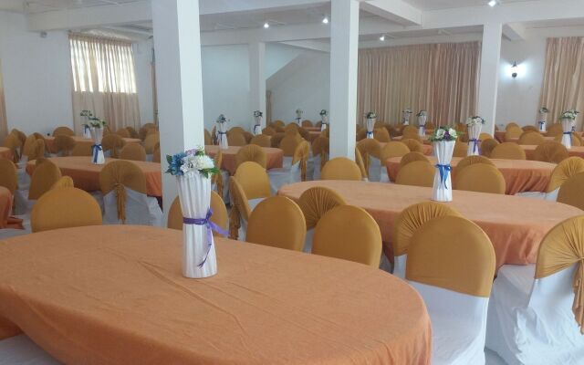 Lagoon Waves Hotel