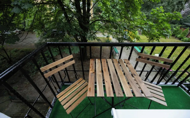 Grójecka Apartment by Renters