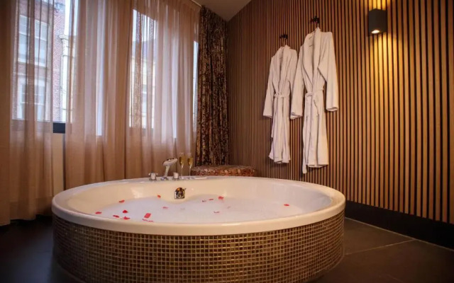 Manzo's Suites