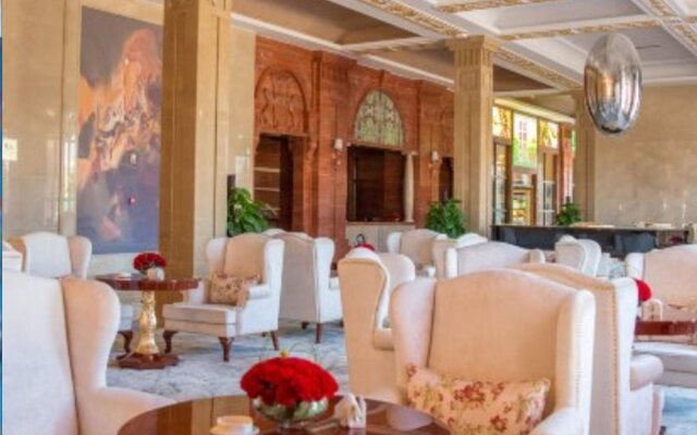 Happy Castle International Hotel