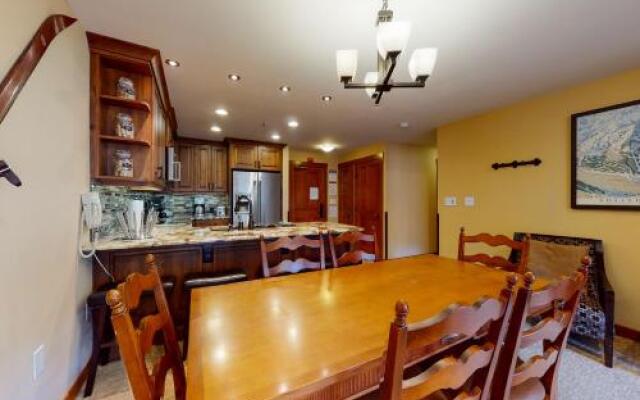 Powderhorn Lodge 408: Rustic Mountain Suite