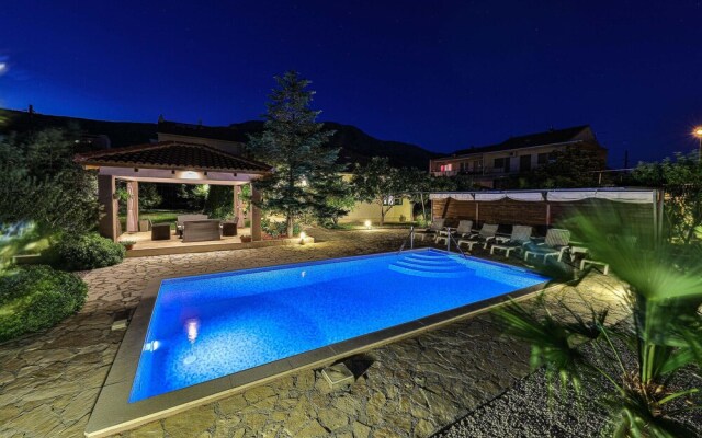 Nice Home in Kastel Kambelovac With Wifi and 3 Bedrooms