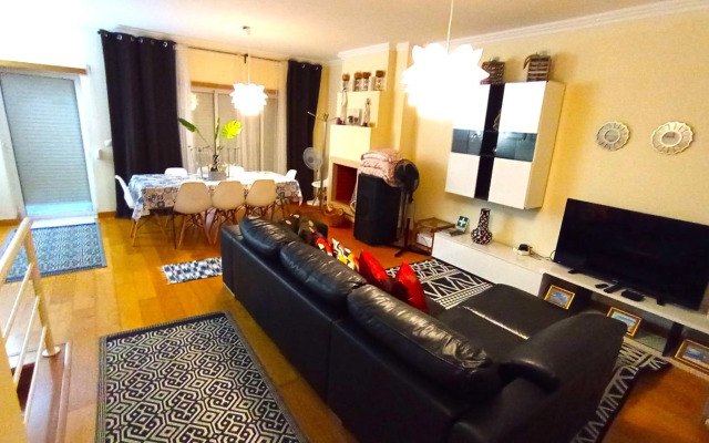 Oceanview Duplex shared Pool & Beach Sesimbra