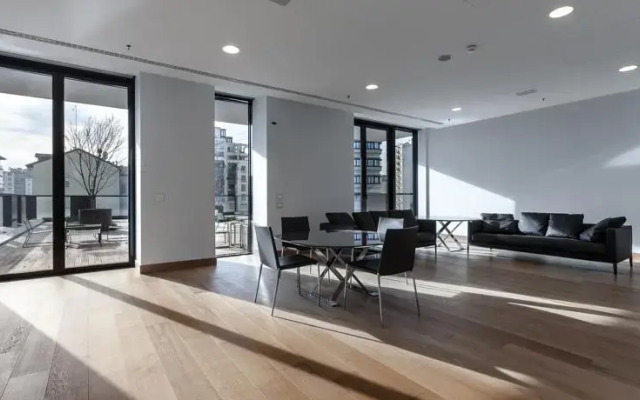 Aria Luxury in Skyscraper