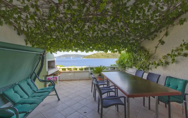 Tonka - 10 m From Beach - A4