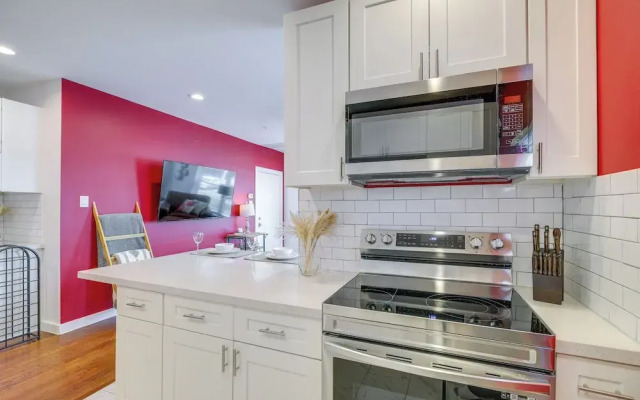 Pet-friendly Houston Apartment: 1 Mi to Downtown!