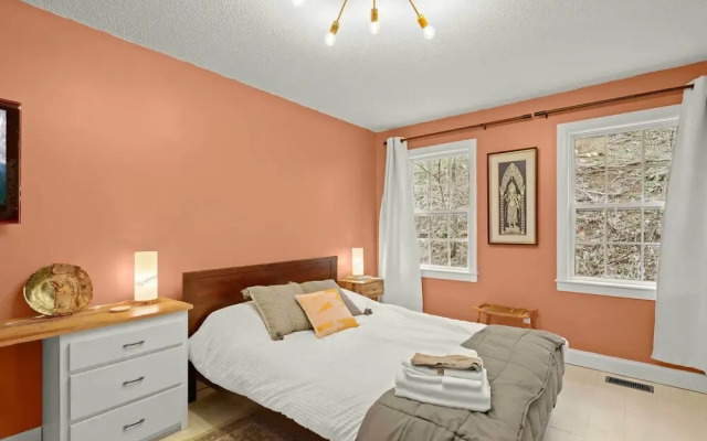 8 Mi to Sugar Mountain Resort: Seven Devils Home