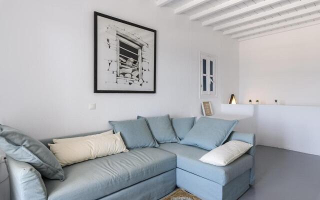 Mesmerising Sea View Lia Residence