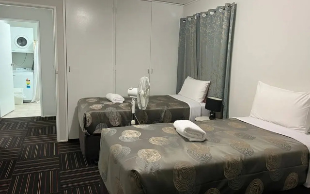 Executive Hideaway Motel