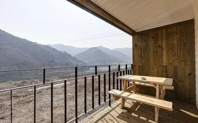 Kkeomeokda-ri Pension