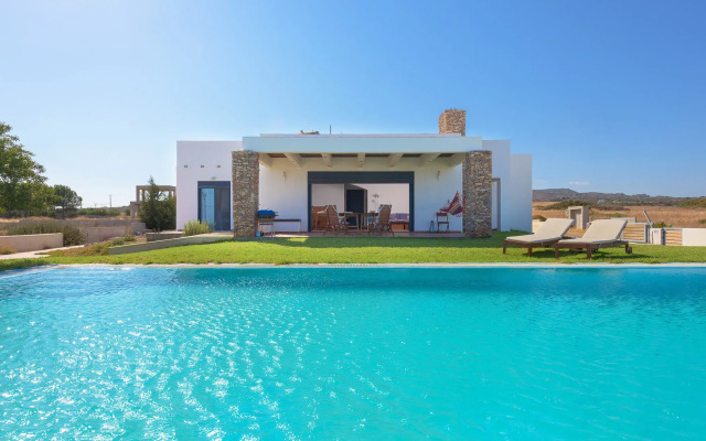 Cristelia Luxury Sea Front & Pool Villa