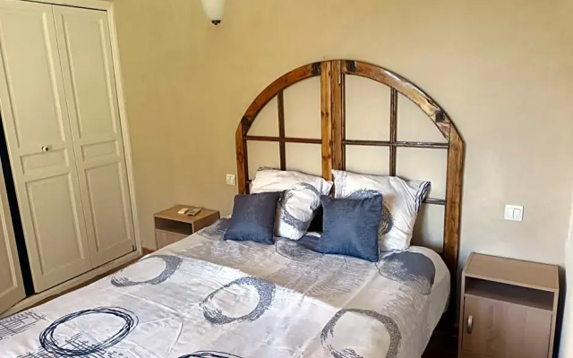 Chambres tomate, dans maison avec petit escalier et Stanna, à 6km du festival de piano de la roque d'anthéron