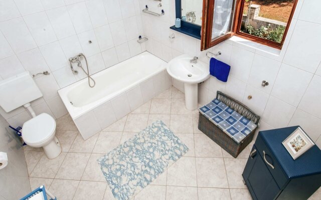 Apartment in Dalmatia With Terrace