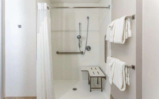 Holiday Inn Express & Suites Springfield North by IHG