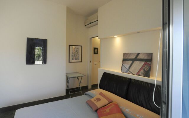 Art House Margine Rosso