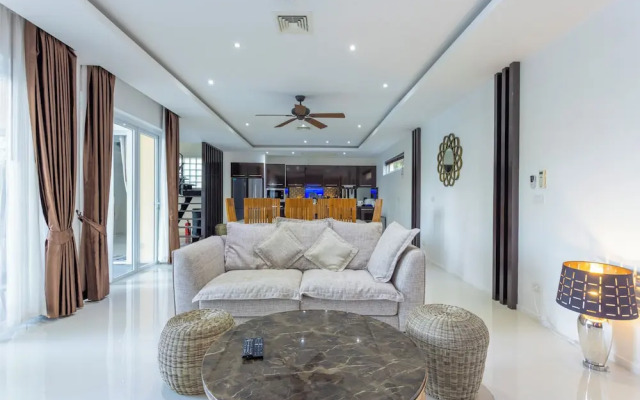 Oceanview 4BR Villa Jacuzzi Escape V180