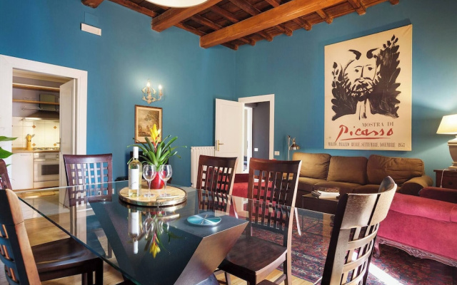 Picasso Large apt Antiques and Charm on Giulia Street