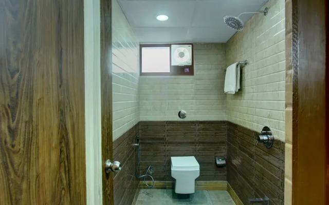 Oyo 27753 Kasa Luxury Inn