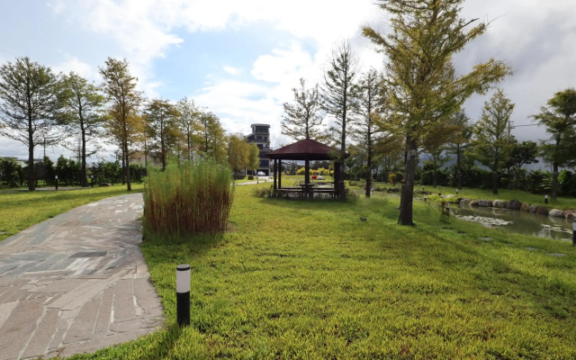 Qian Qian Riverside B&B