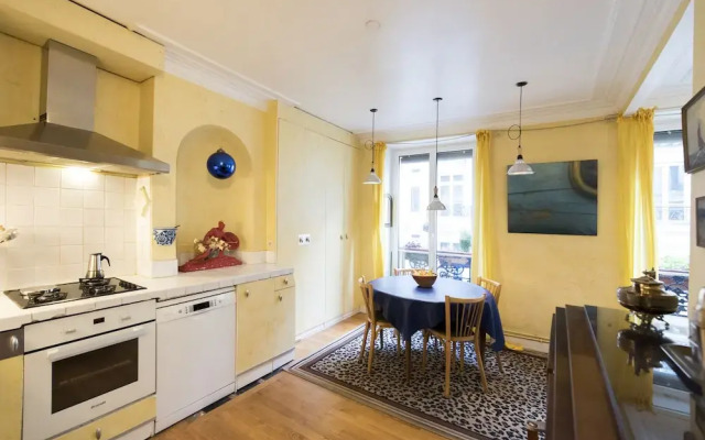 Place de la Republique Hideaway