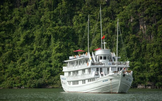 Paradise Luxury Sails Cruise