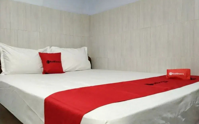 RedDoorz @ Hotel Surabaya Sumenep