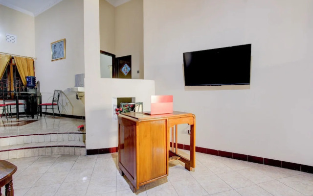 OYO 94003 Anjuk Ladang Homestay