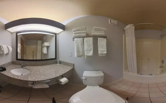 Blue Way Inn & Suites Eagan