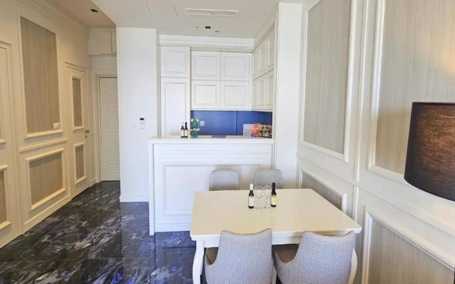 Royalis Suites