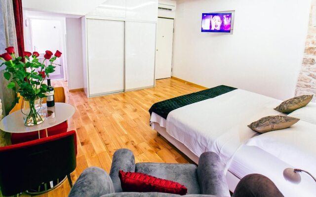 Get Split Luxury Apartment