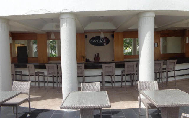 Savannah Beach Club Hotel