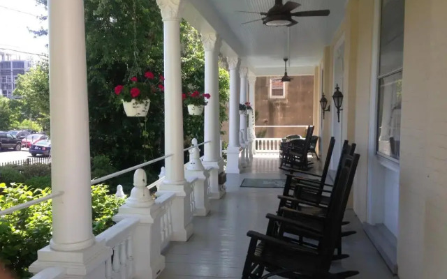 200 South Street Inn