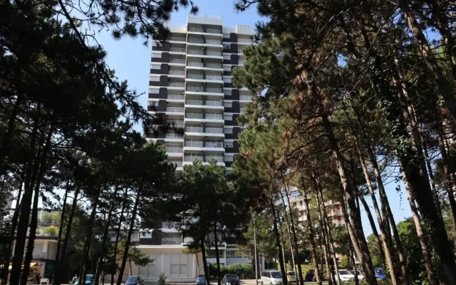 Modern Two-bedroom Apartment With Seaview Balcony