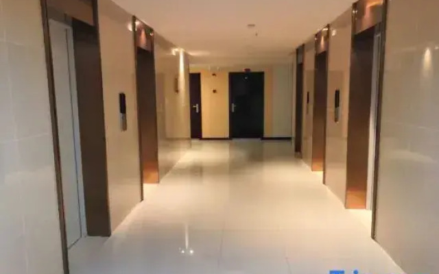 Zhongyi Hotel (Chongqing West Station Branch)